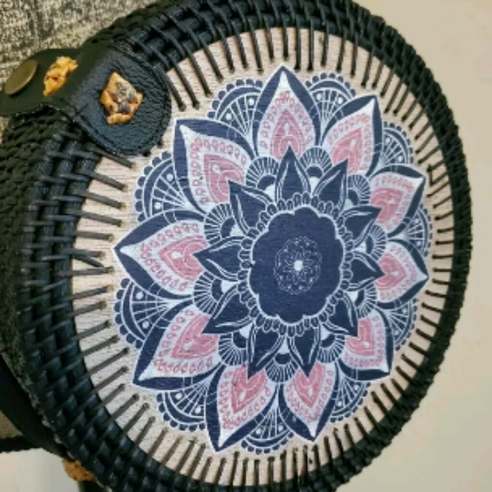 BOHO (NEW Round Rattan Cross Body/ messenger purse